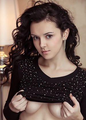 300px x 418px - Brunette Girls Pics at Teen Nude Girls